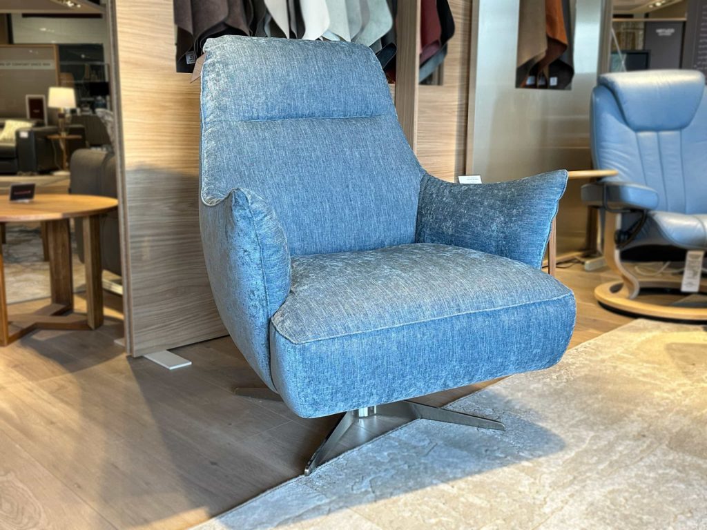 Natuzzi calma swivel deals chair