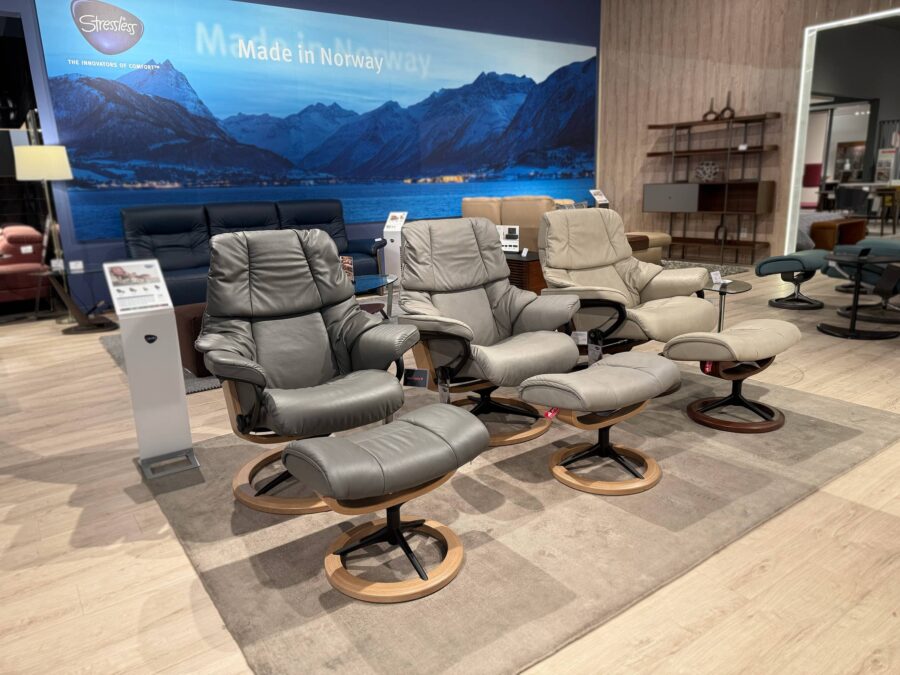 Stressless Reno Signature Collection (S, M, L) in Paloma leathers with Oak Base with Matt Black Metal