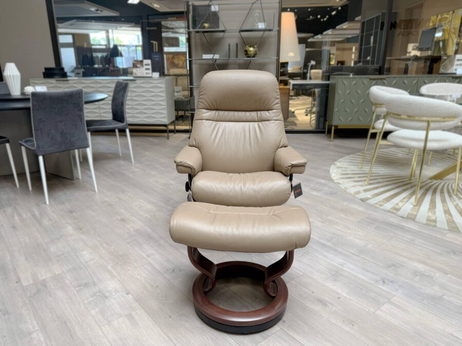 Stressless Sunrise Classic M recliner in Paloma Funghi leather and Brown Base