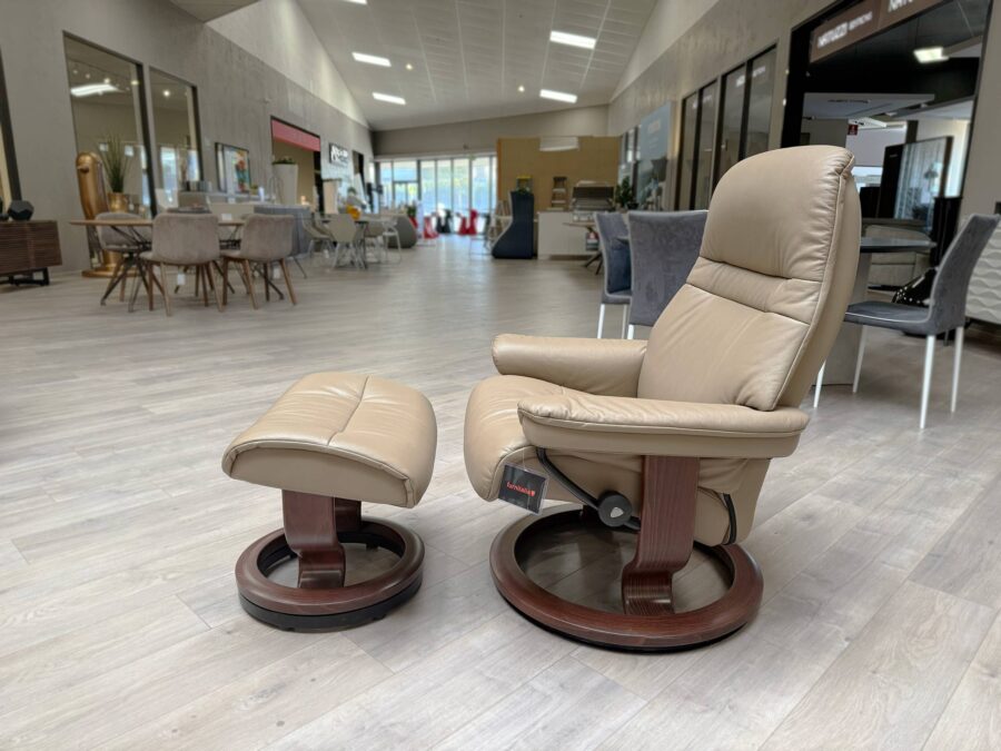 Stressless Sunrise Classic M recliner in Paloma Funghi leather and Brown Base