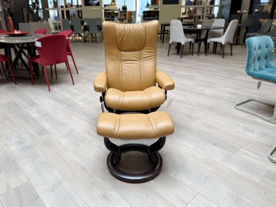 Stressless Wing Classic M recliner in Paloma Taupe leather with Wenge Base