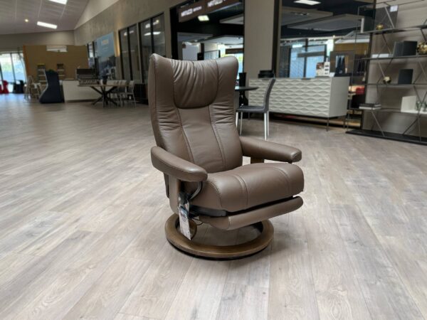 Stressless Wing Power M recliner in Paloma Chestnut leather with Walnut Base