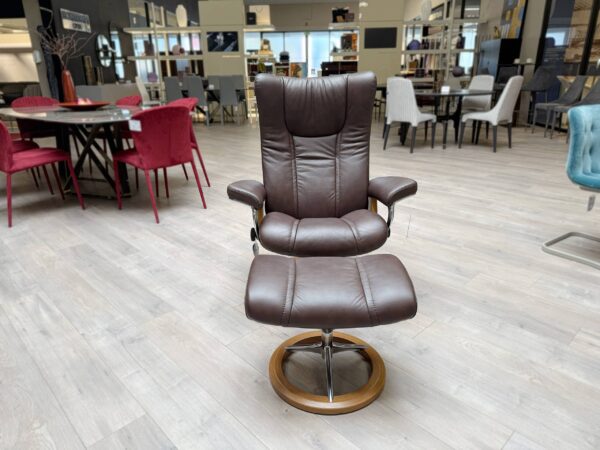 Stressless Wing Signature M recliner in Paloma Chocolate leather with Teak Base and polished aluminum