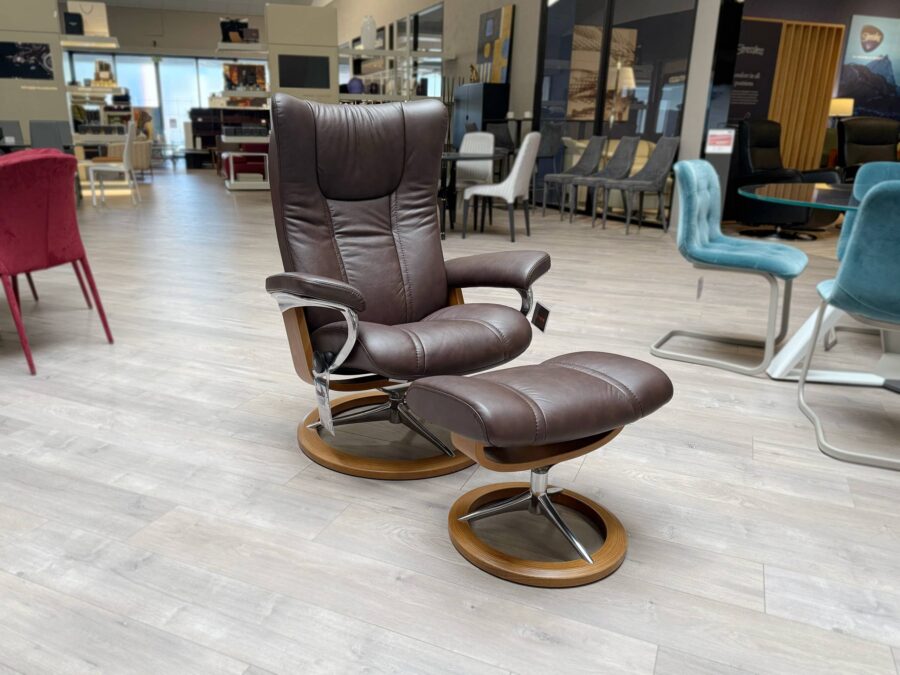 Stressless Wing Signature M recliner in Paloma Chocolate leather with Teak Base and polished aluminum