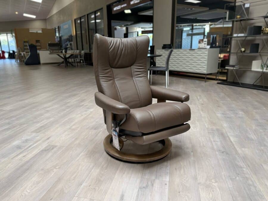 Stressless Wing Power M Paloma Chestnut Walnut Base 2