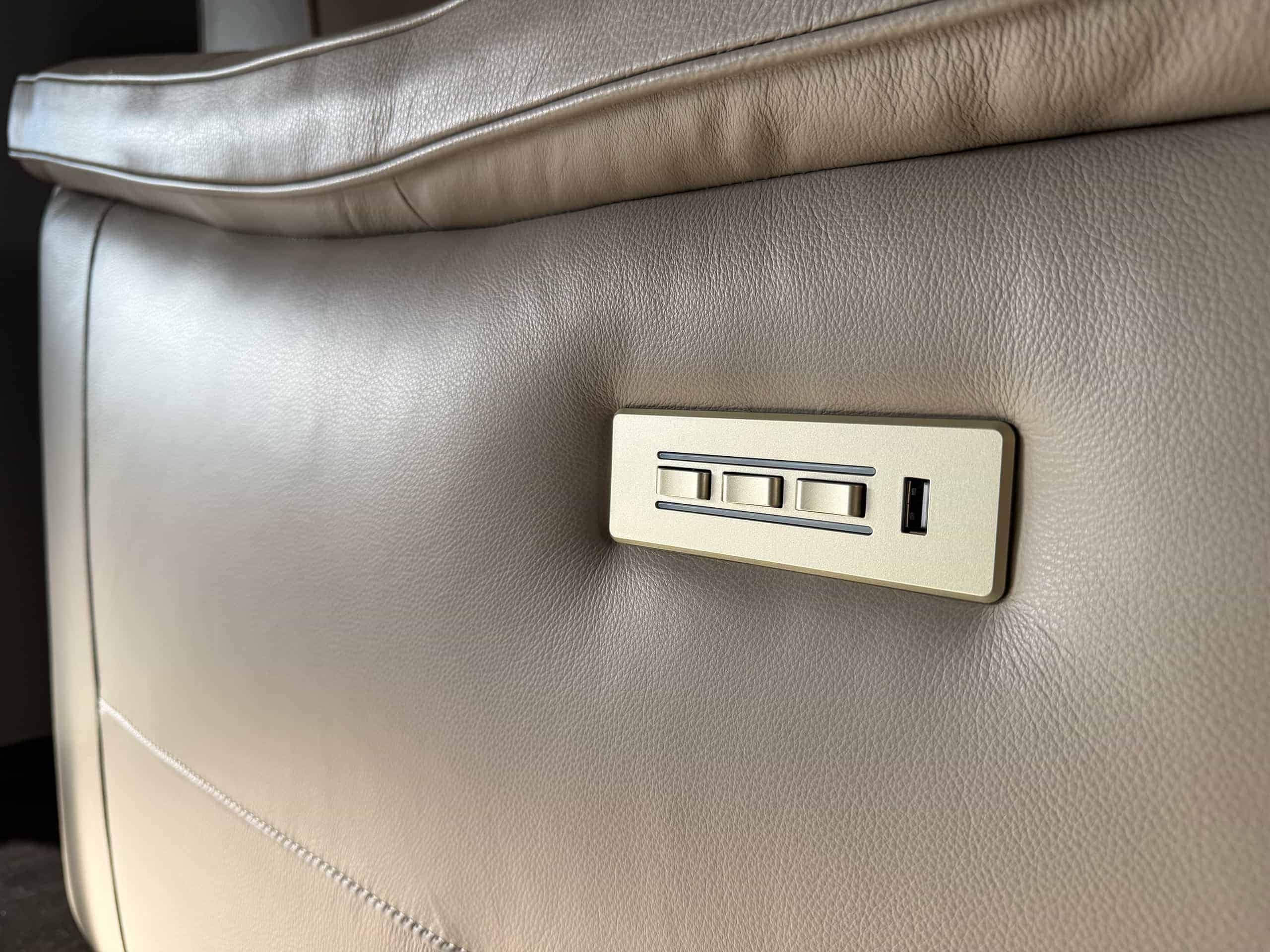 Natuzzi Italia - Rock 3062 4pc Power Sectional Light Grey close up view on the power controls