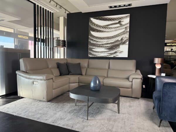 Natuzzi Italia - Rock 3062 4pc Power Sectional Light Grey - showroom full view