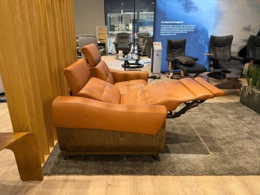 Stressless Anna Power Loveseat New Cognac A3 Arms Walnut Trim 7