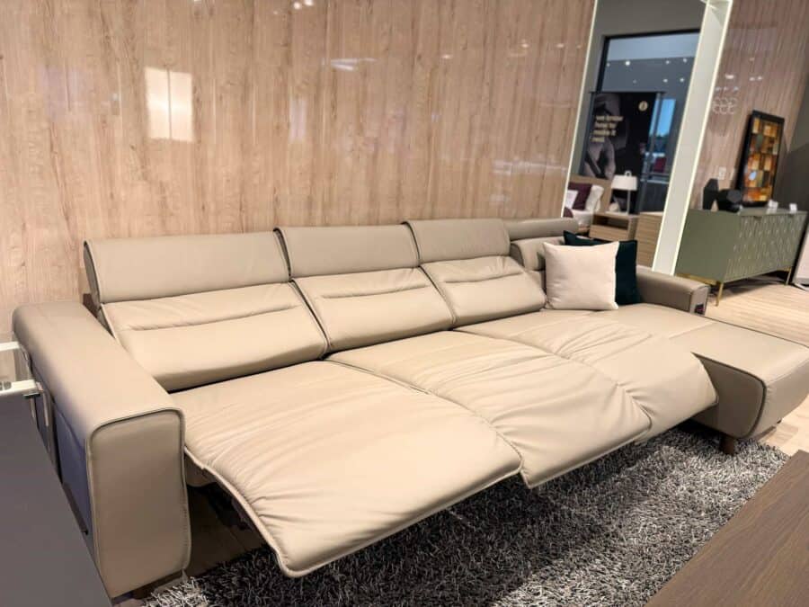 Stressless Emily Power Sofa with Chaise Mushroom 4
