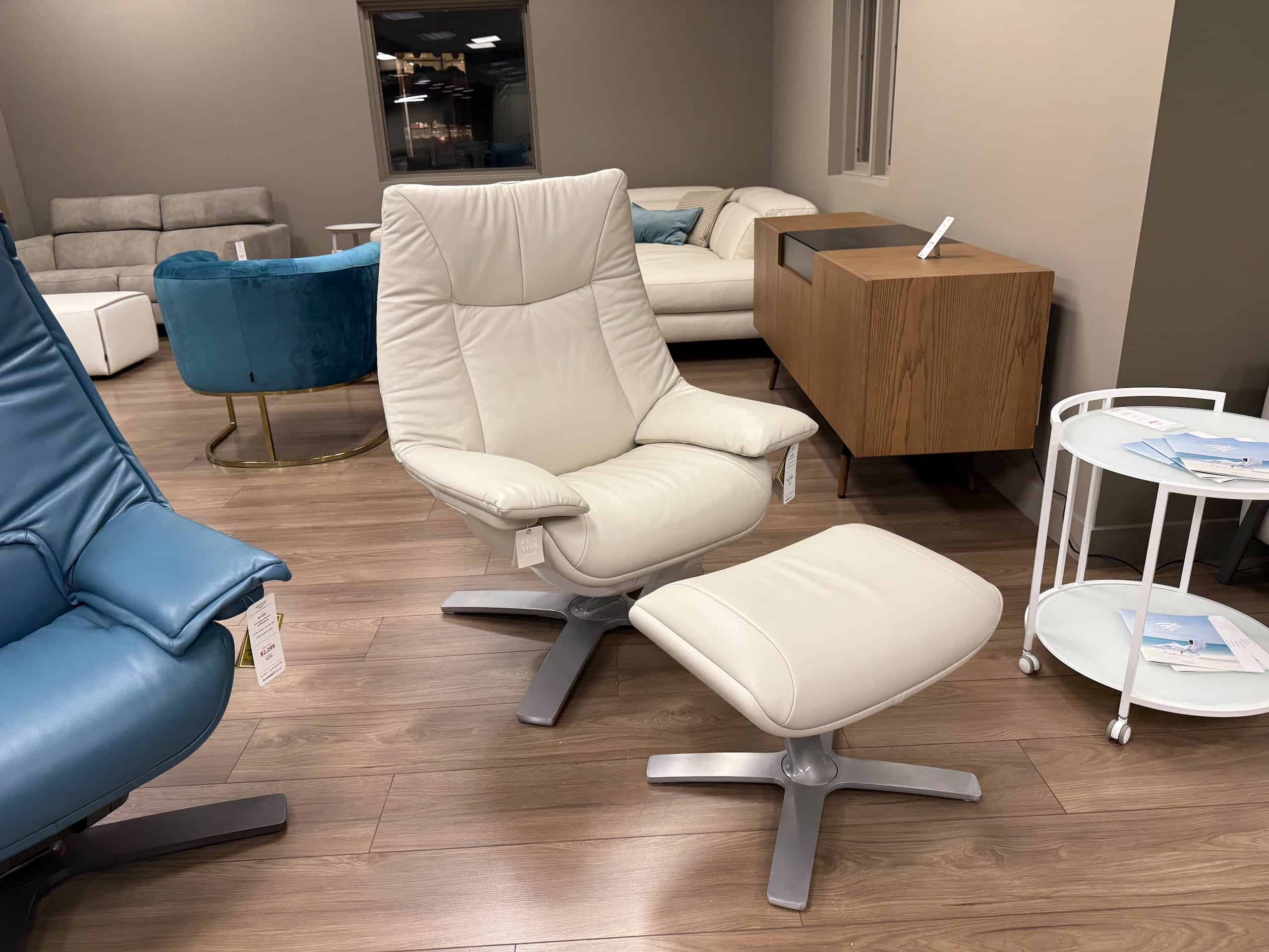 Natuzzi Italia Re-Vive Casual Recliner - Image 3