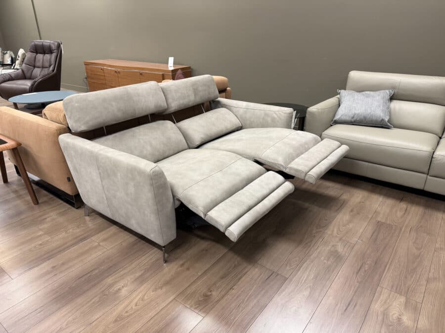 Natuzzi Italia Stan Power loveseat Taupe - showroom 3