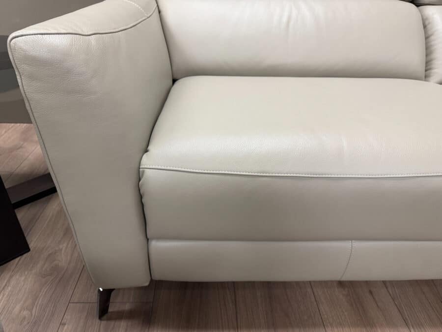 Natuzzi Italia Stan Power sofa with Chaise Cement - closeup