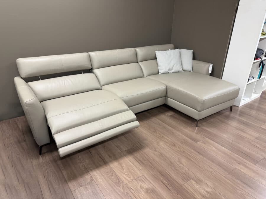 Natuzzi Italia Stan Power sofa with Chaise Cement - recliner demo