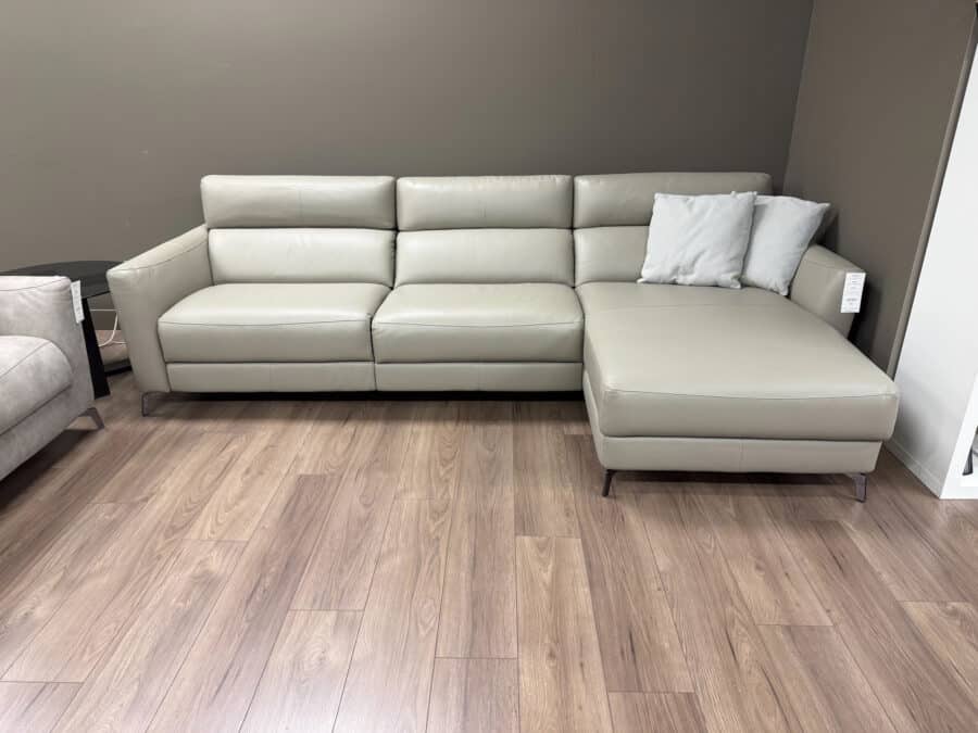 Natuzzi Italia Stan Power sofa with Chaise Cement - showroom 2