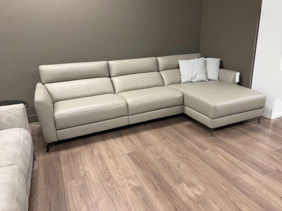 Natuzzi Italia Stan Power sofa with Chaise Cement - showroom