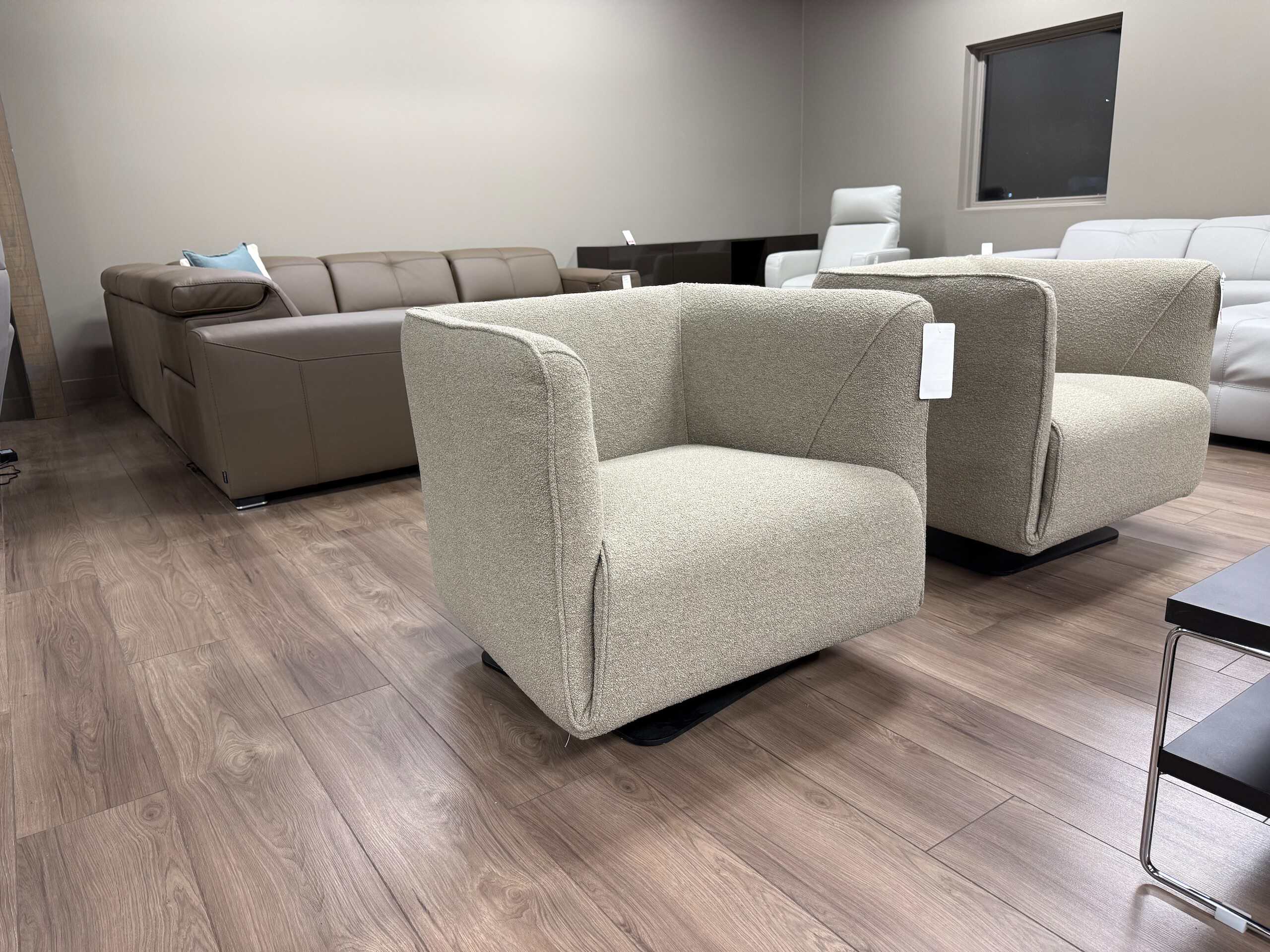 Natuzzi Italia Dodi Swivel Armchair