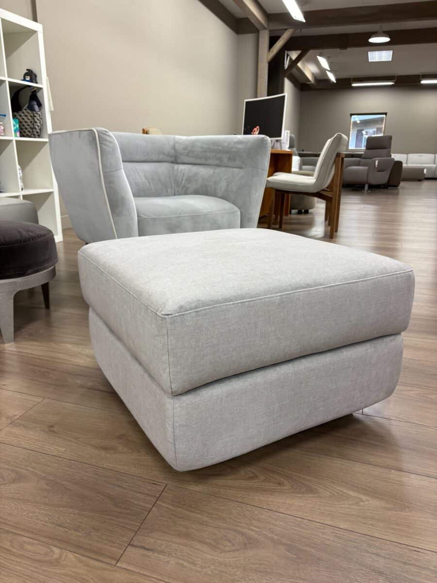 RF105 Ottoman - Image 5