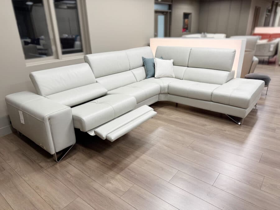 Estro Milano - Verso Leather Power Sectional Pearl Grey - recliner demo