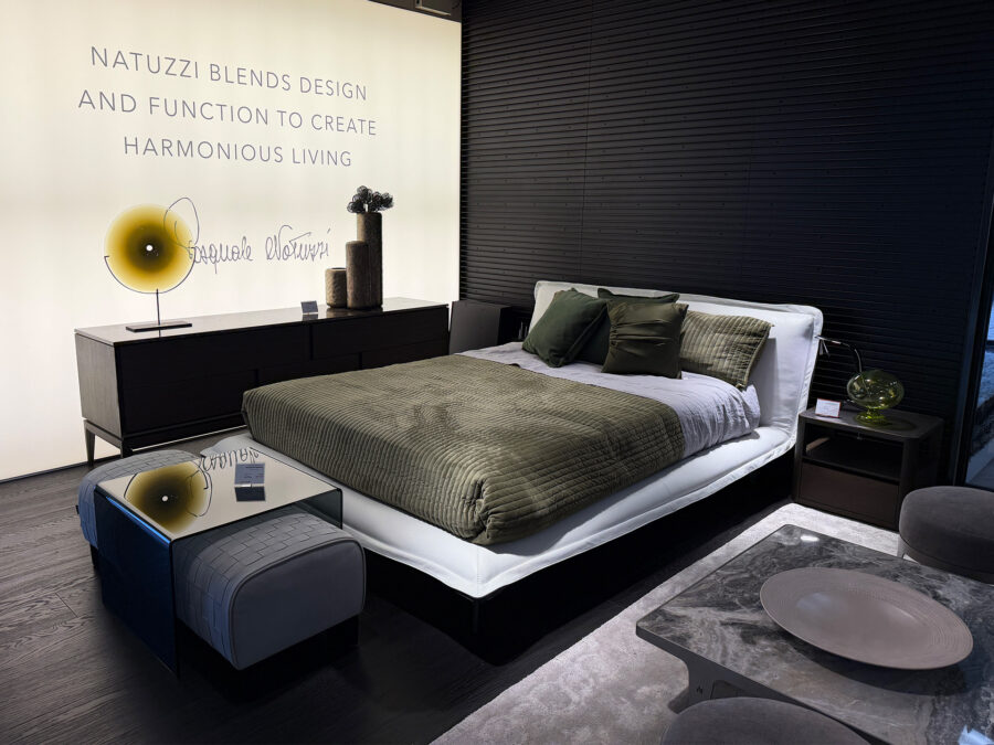 Natuzzi Italia Piuma Queen Bed