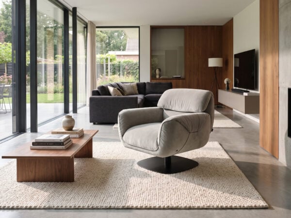 Natuzzi Italia Madame Swivel Chair