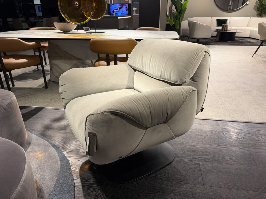 Natuzzi Italia Madame Swivel Chair